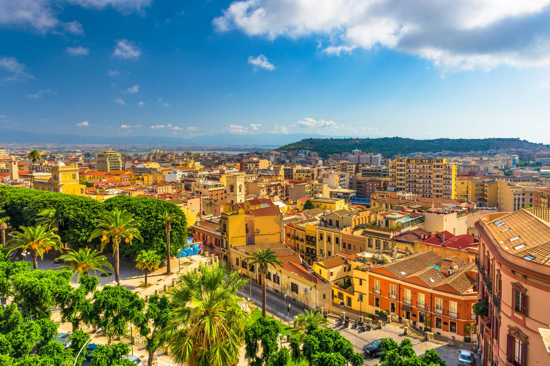 Panorama słonecznego Cagliari na Sardynii.