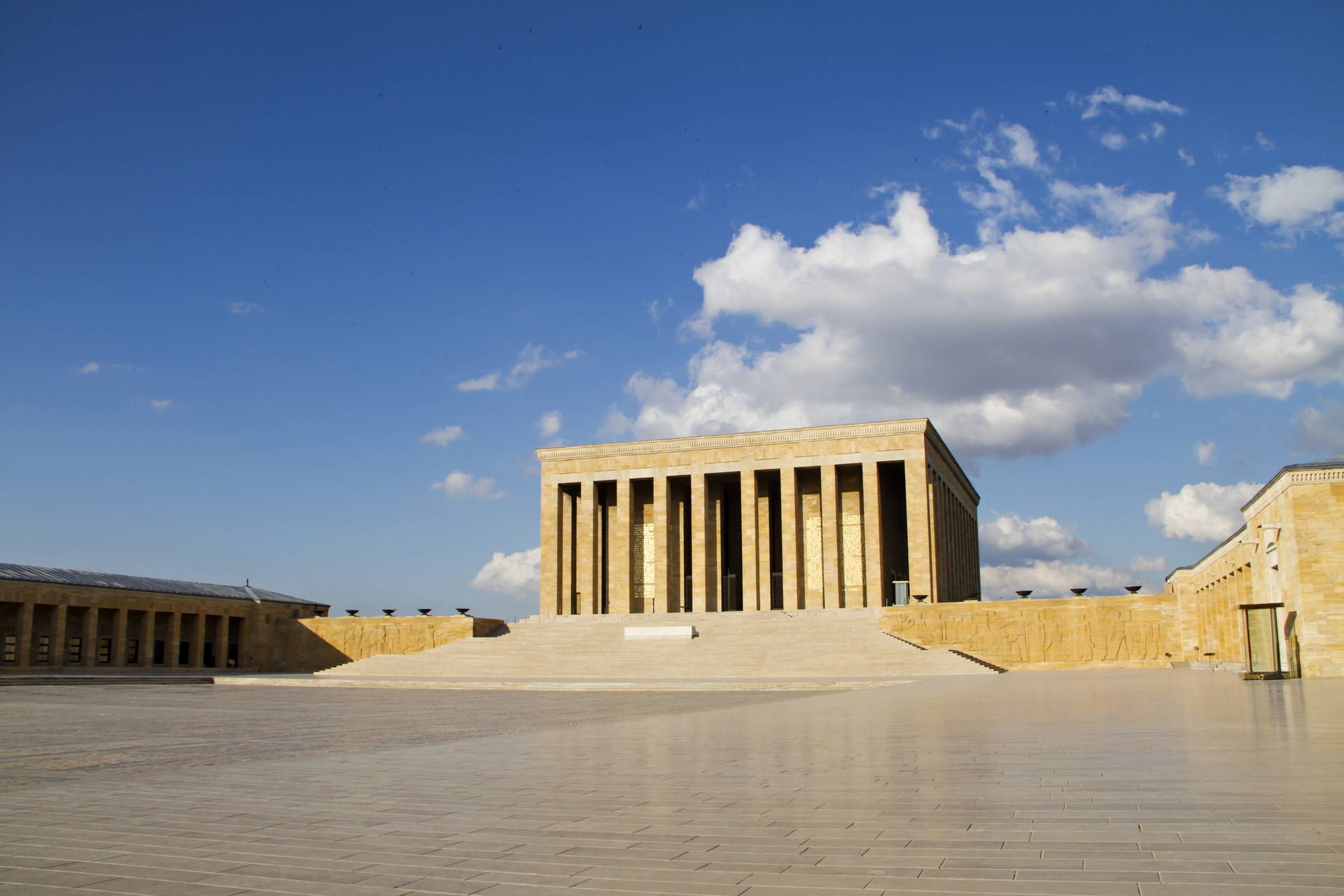 Anıtkabir – mauzoleum Mustafy Kemala Atatürka w Ankarze.