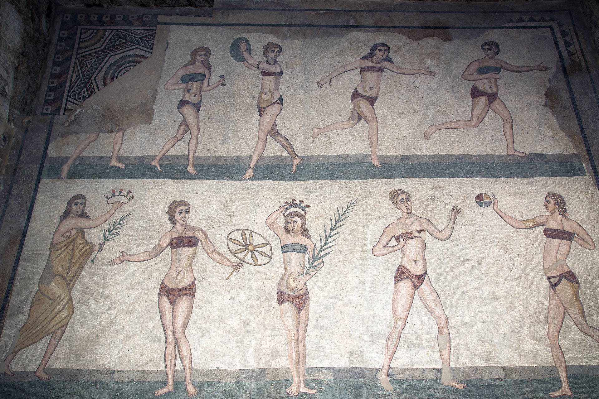 Mozaika z Villa Romana del Casale przedstawiająca kobiety uprawiające sport.