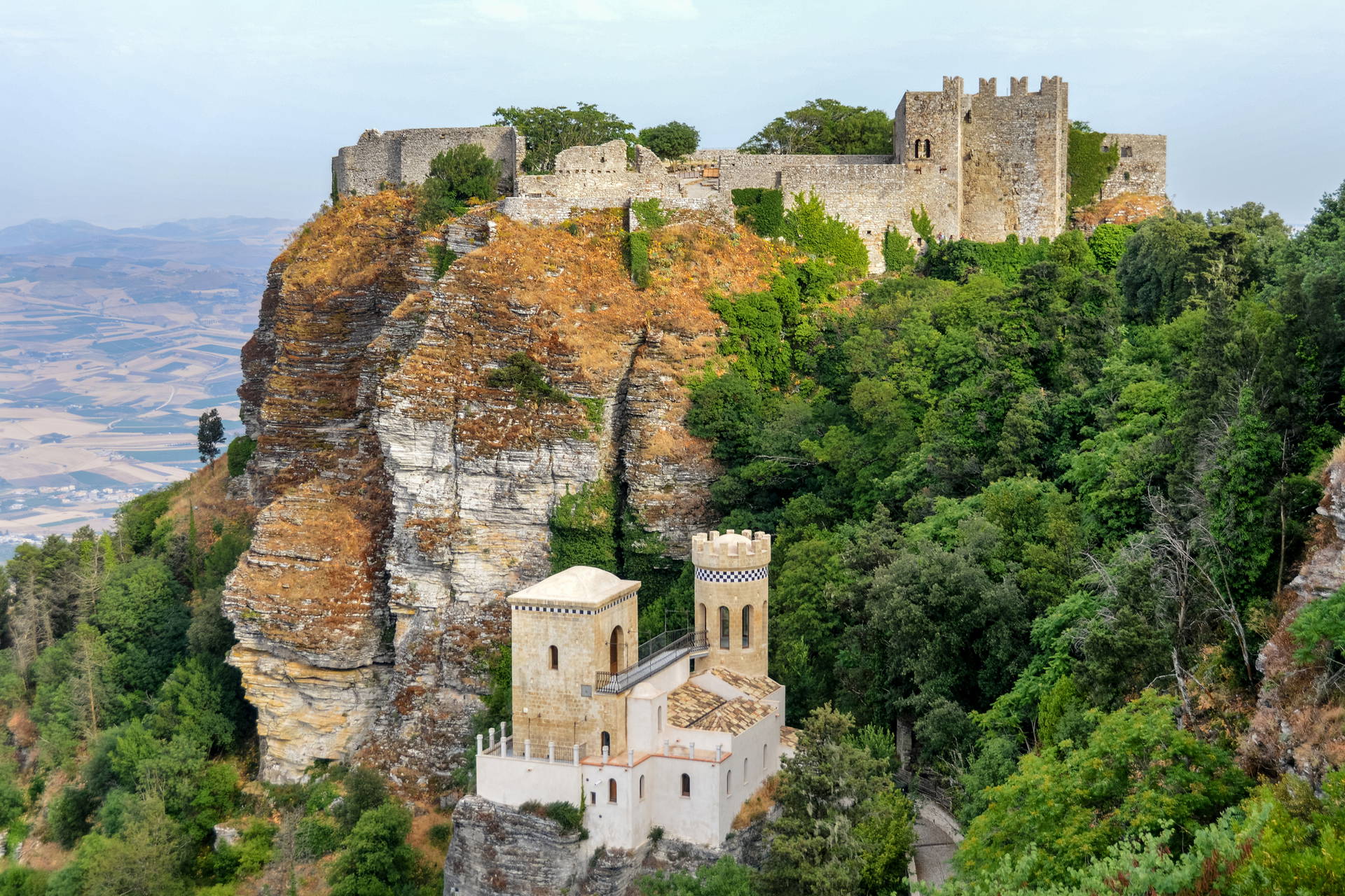 Zamek Wenus na szczycie klifu w Erice.