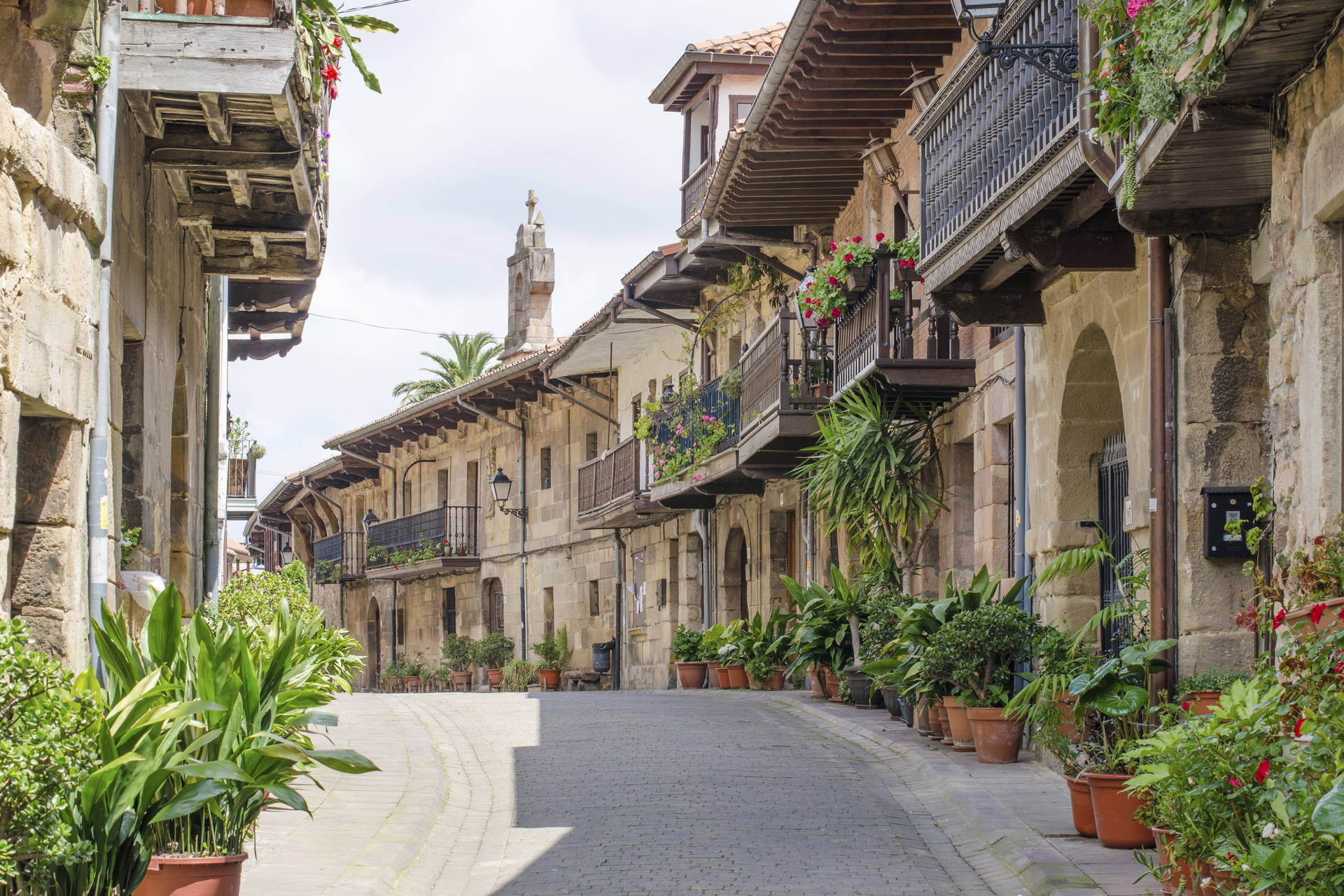 Ulica w Santillana del Mar, Hiszpania.
