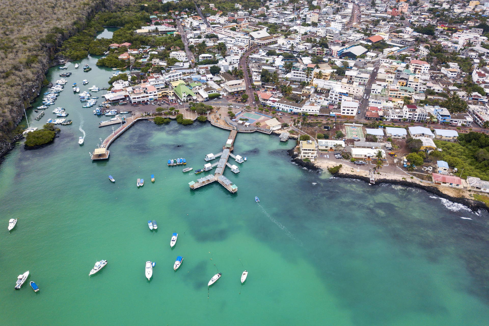 Zdjęcie lotnicze Puerto Ayora na wyspie Galapagos w Ekwadorze.
