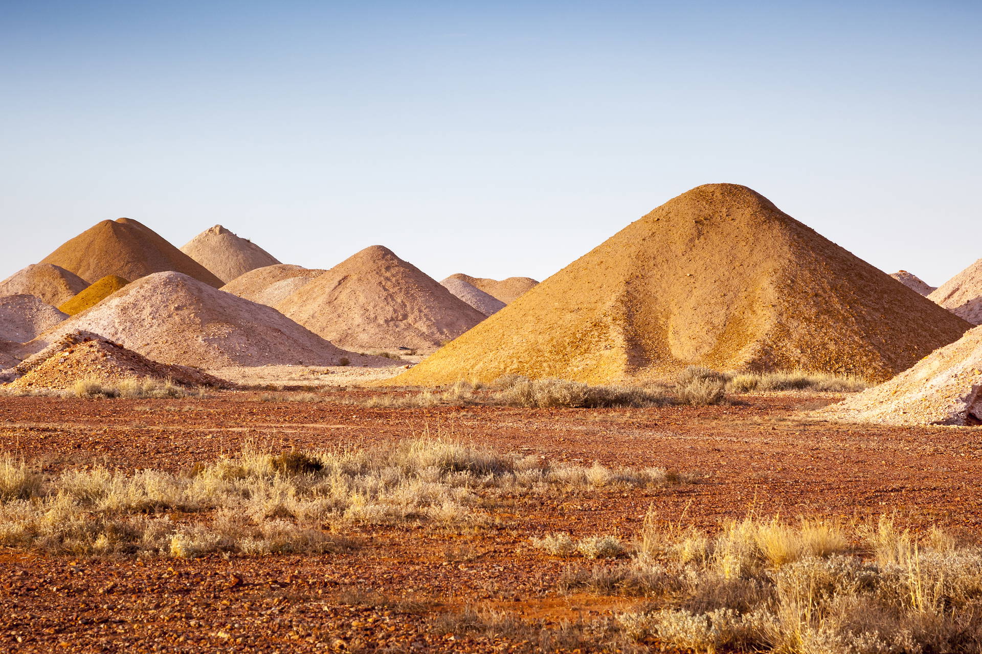 Krajobraz kopalni opali w Coober Pedy, Australia.