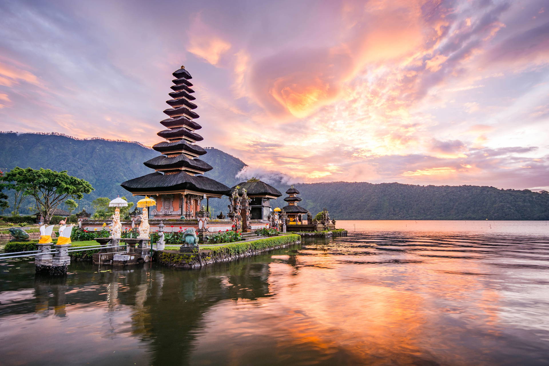 Świątynia Pura Ulun Danu Beratan na Bali, Indonezja.
