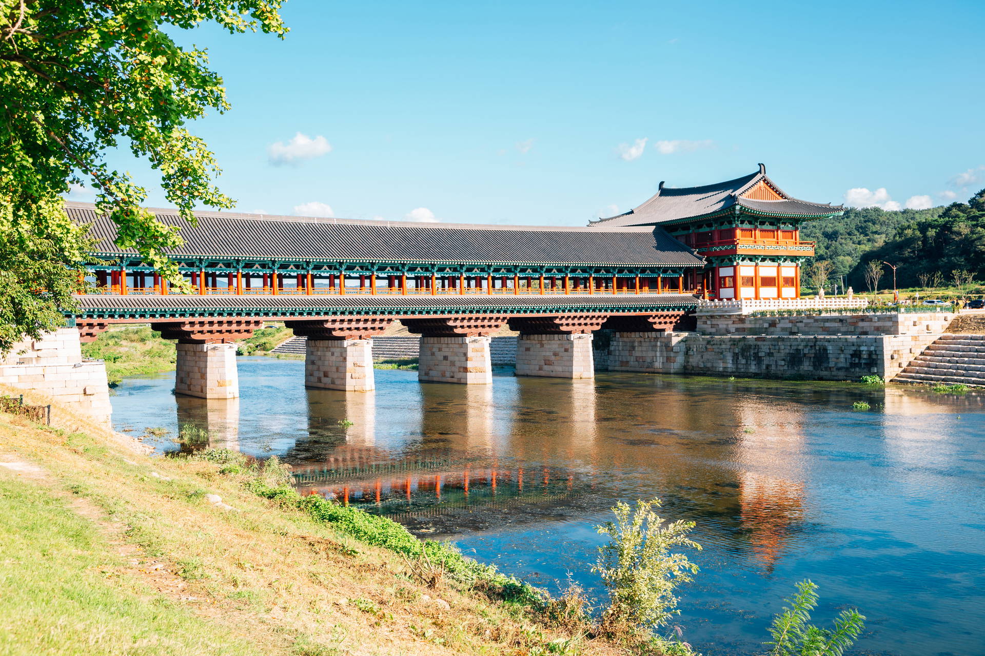 Drewniany most Woljeonggyo w Gyeongju, Korea Południowa.