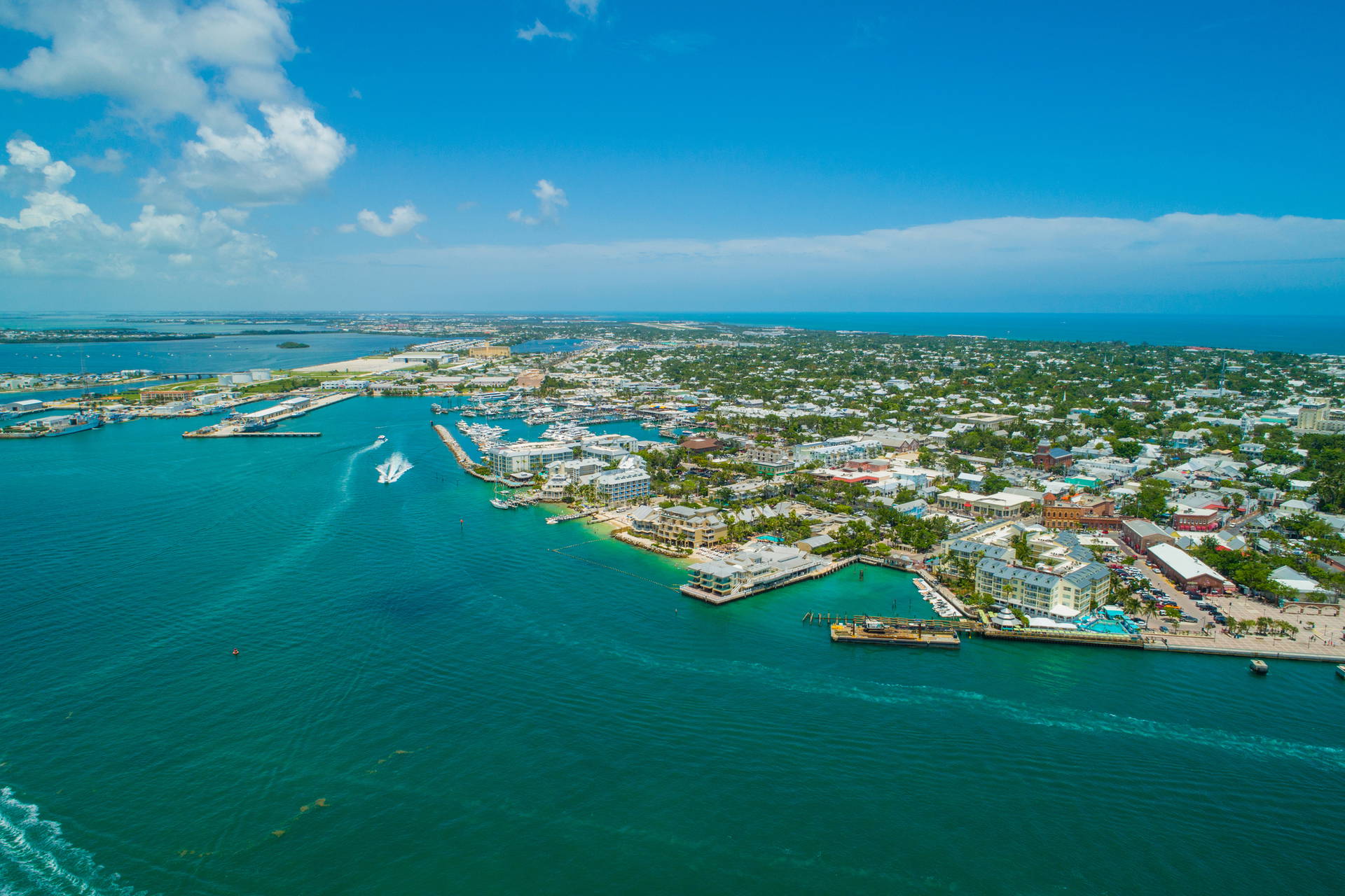 Key West na Florydzie z lotu ptaka. Turkusowa woda.
