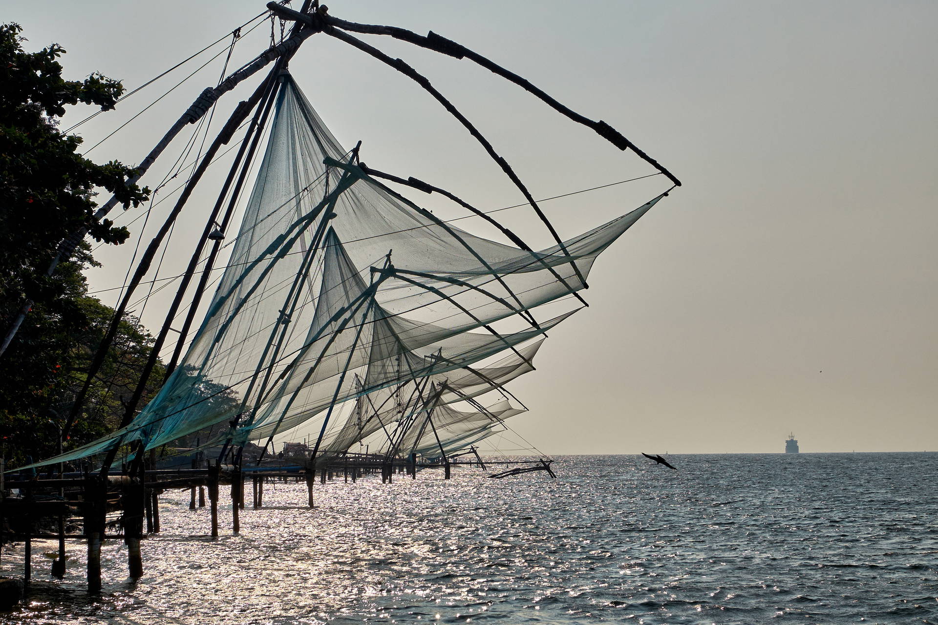 Chińskie sieci rybackie w Fort Kochi, Indie.