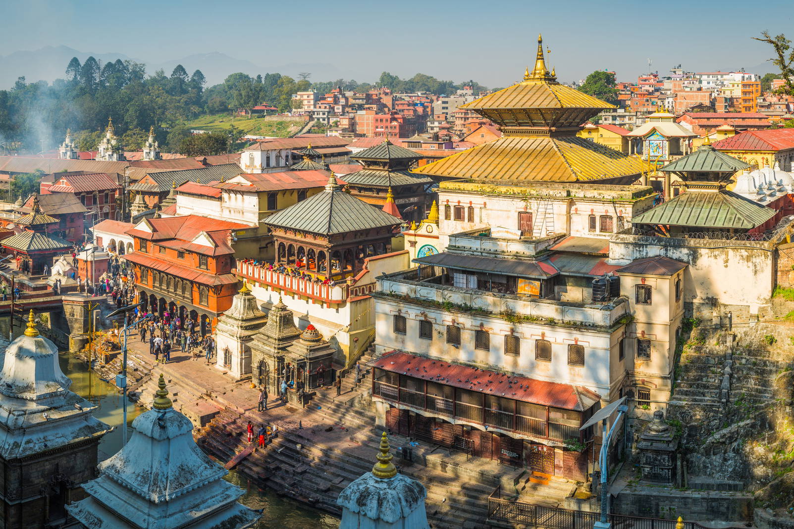 Panorama kompleksu świątyni Pashupatinath w Katmandu.