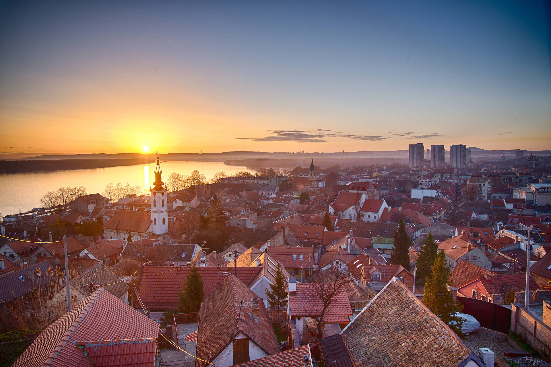 Zachód słońca w Zemunie, Serbia.