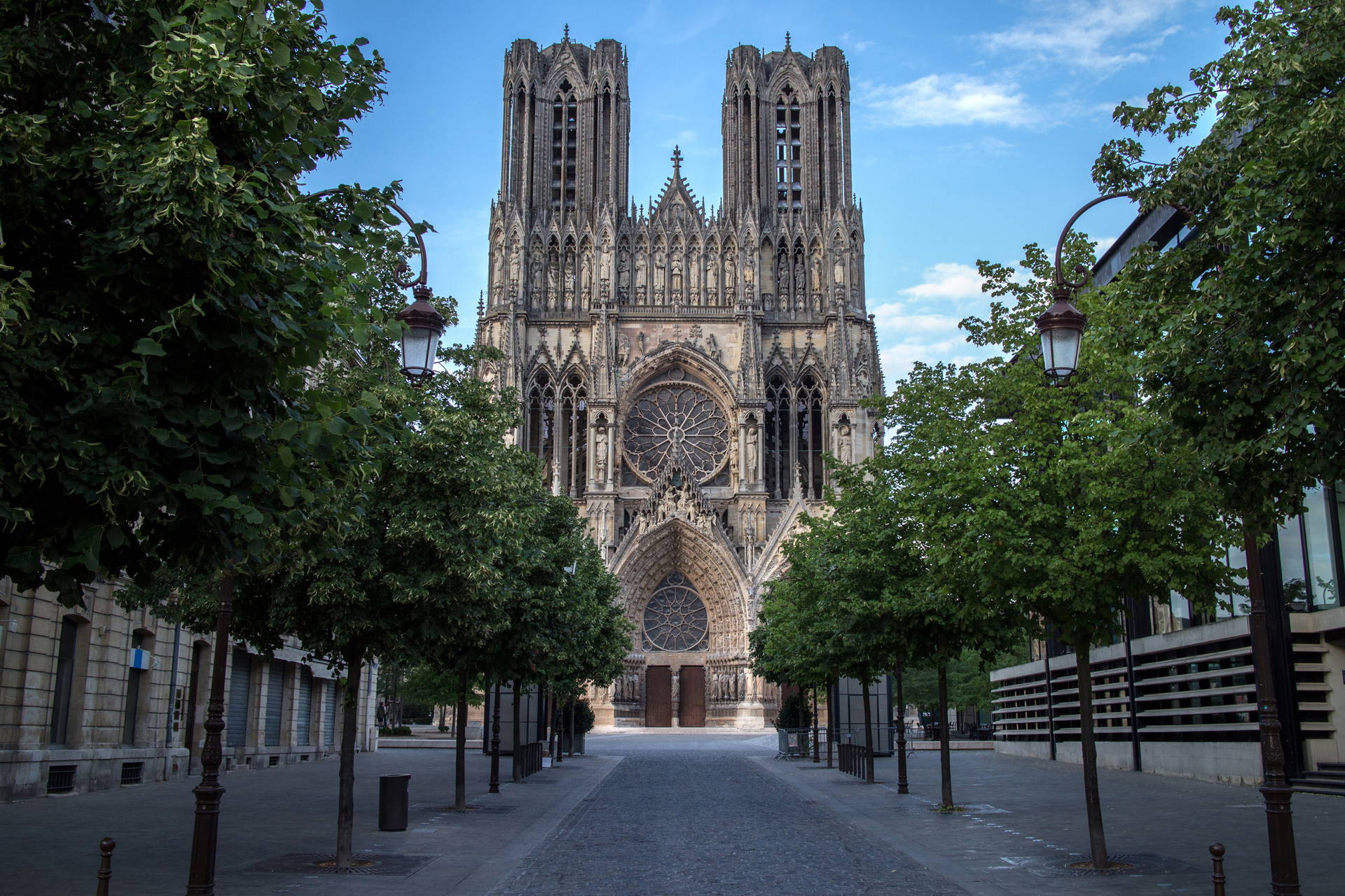 Fasada katedry Notre-Dame w Reims, Francja.
