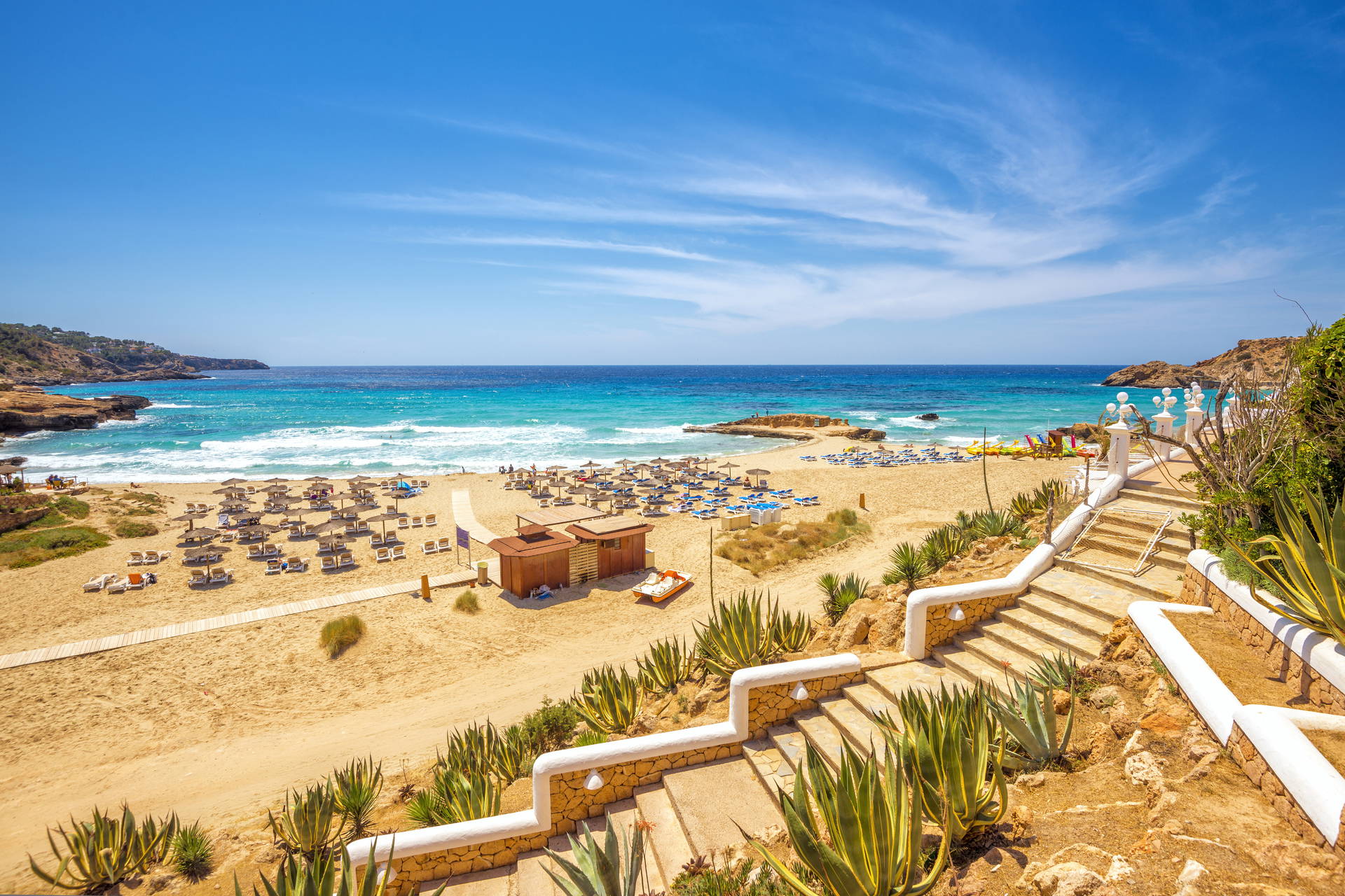 Plaża Cala Nova na Ibizie.