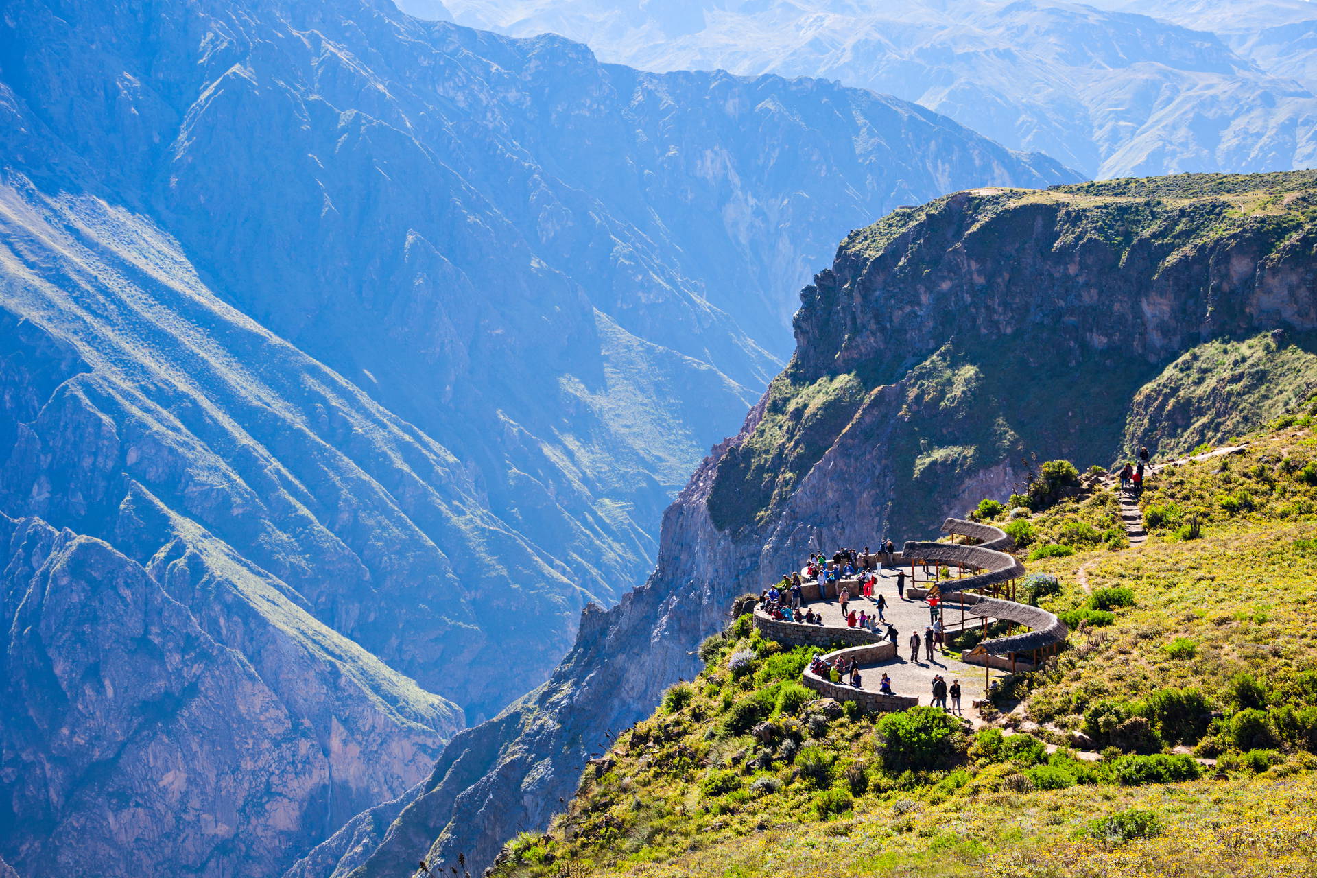 Punkt widokowy Cruz del Condor w kanionie Colca, Peru.