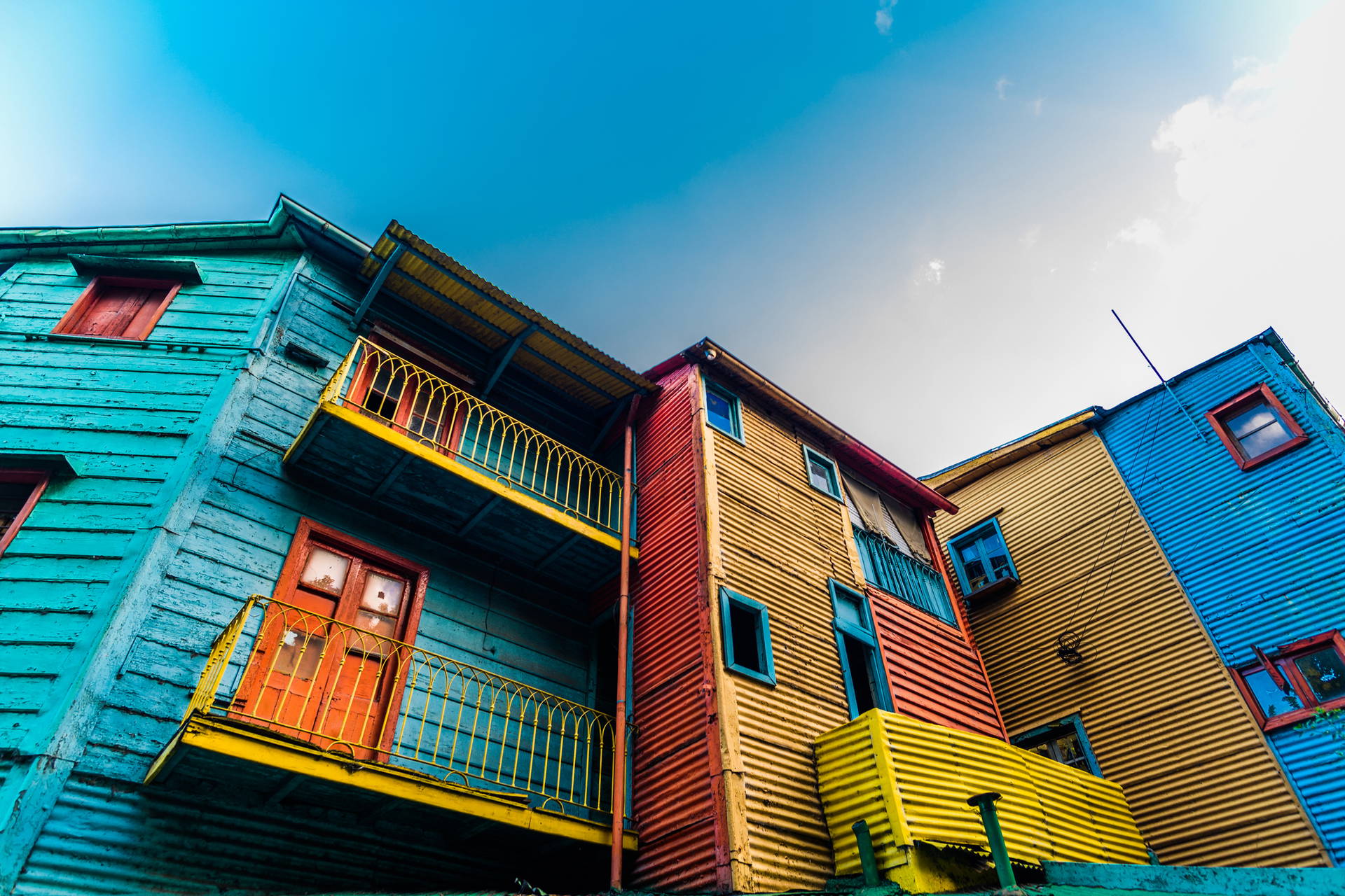 Kolorowe budynki w dzielnicy La Boca w Buenos Aires.