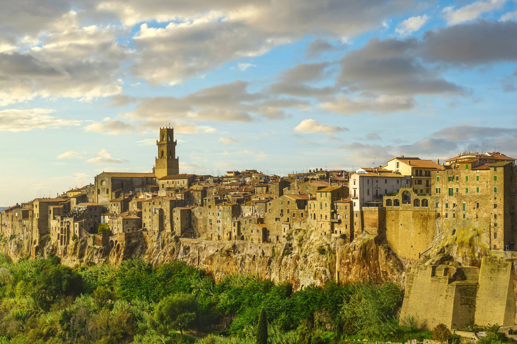 Panorama włoskiego miasta Pitigliano.