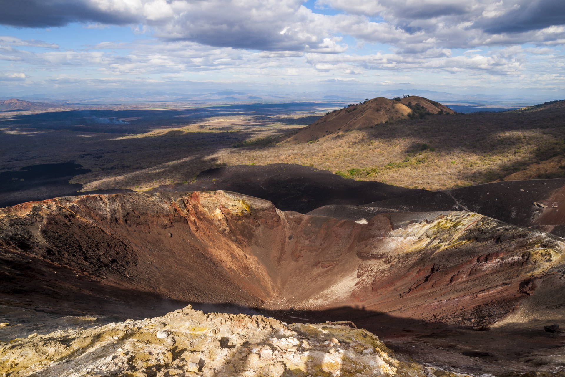Widok krateru wulkanu Cerro Negro w Nikaragui.