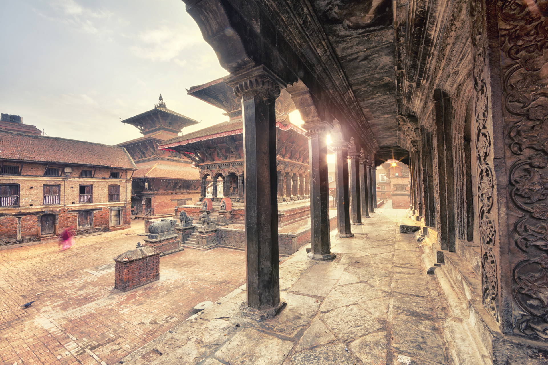 Dziedziniec z kolumnami w Bhaktapurze, Nepal.