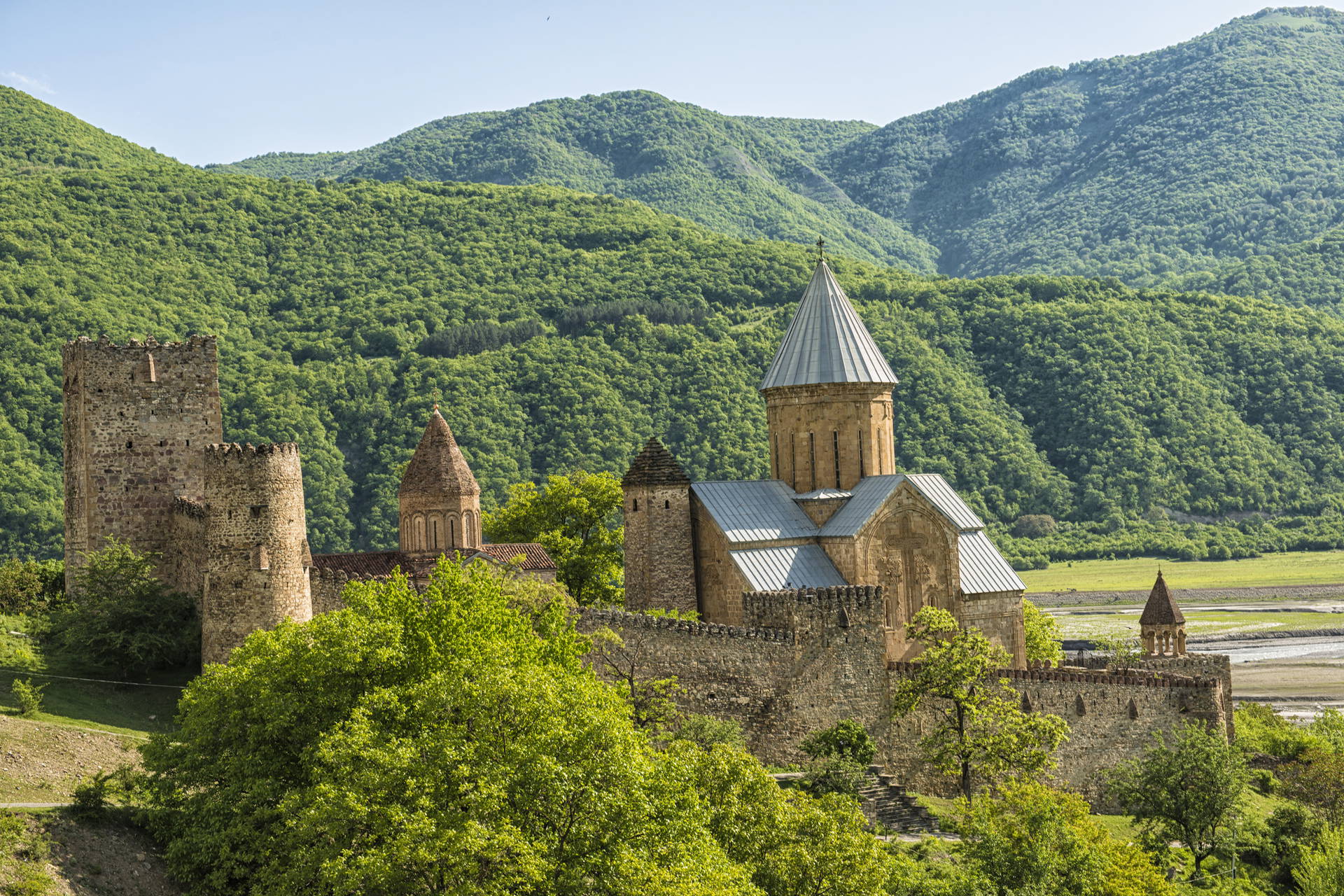 Kompleks architektoniczny Ananuri w Gruzji.