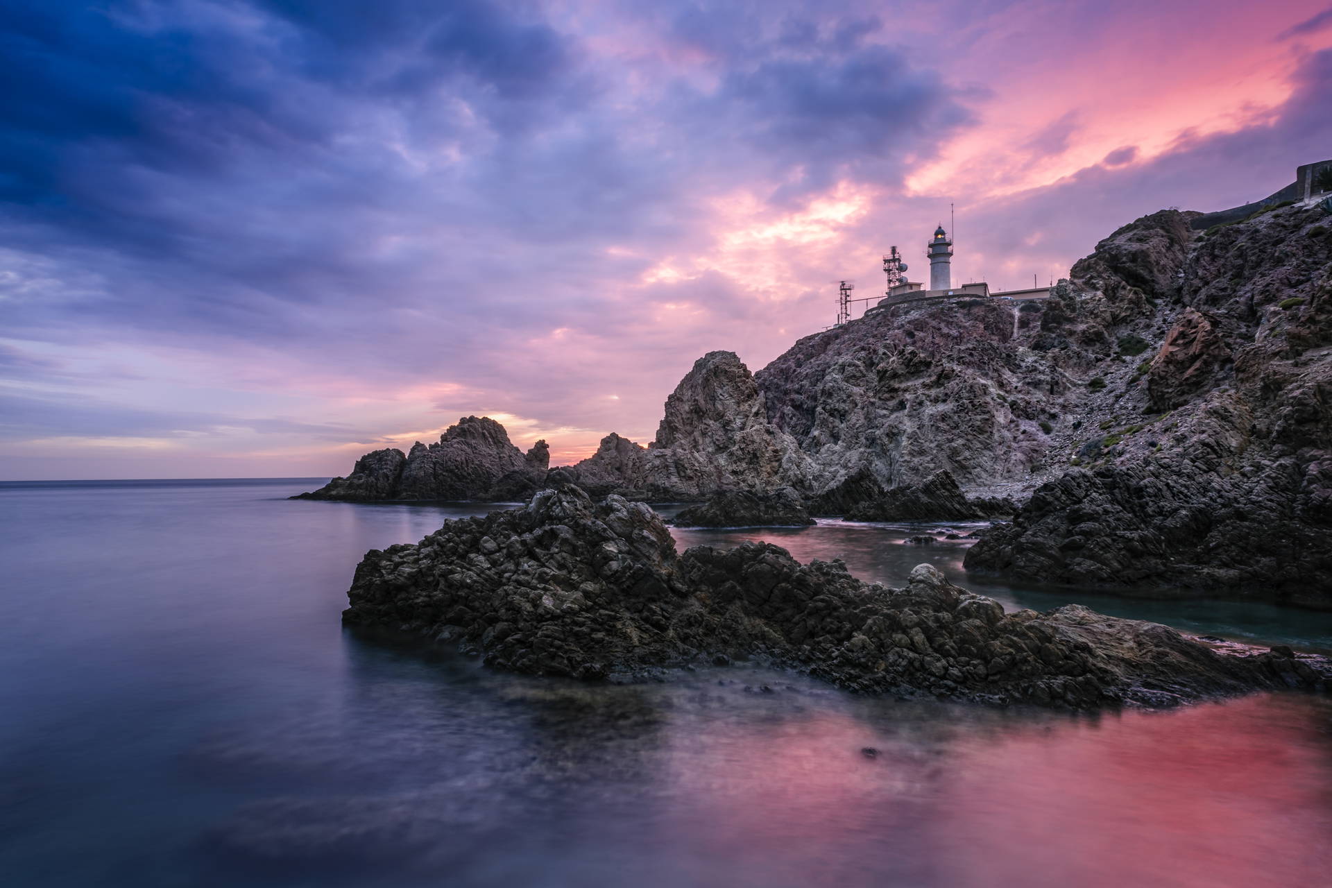 Latarnia morska Cabo de Palos o zmierzchu.