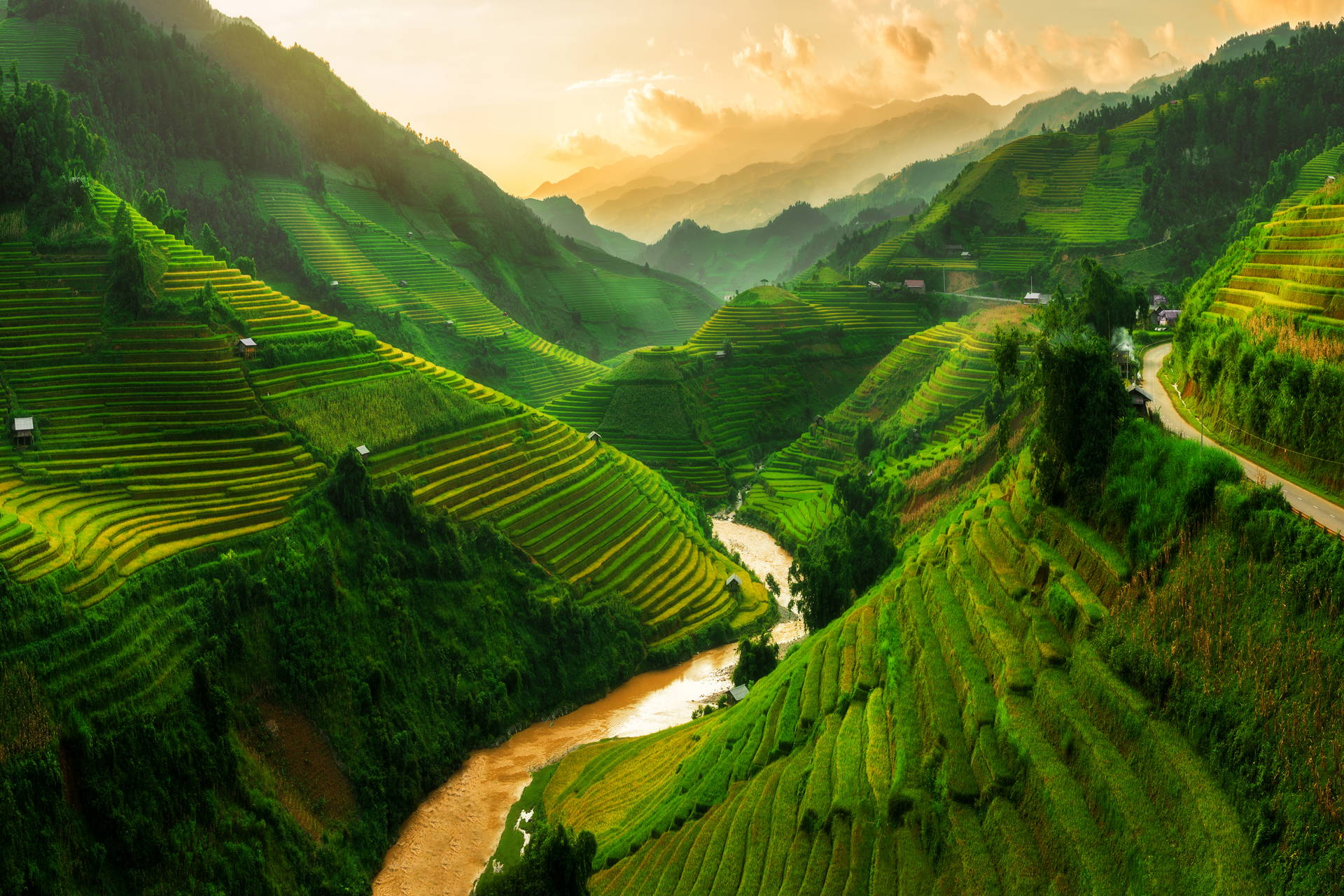 Zielone tarasy ryżowe w Mu Cang Chai, Wietnam.