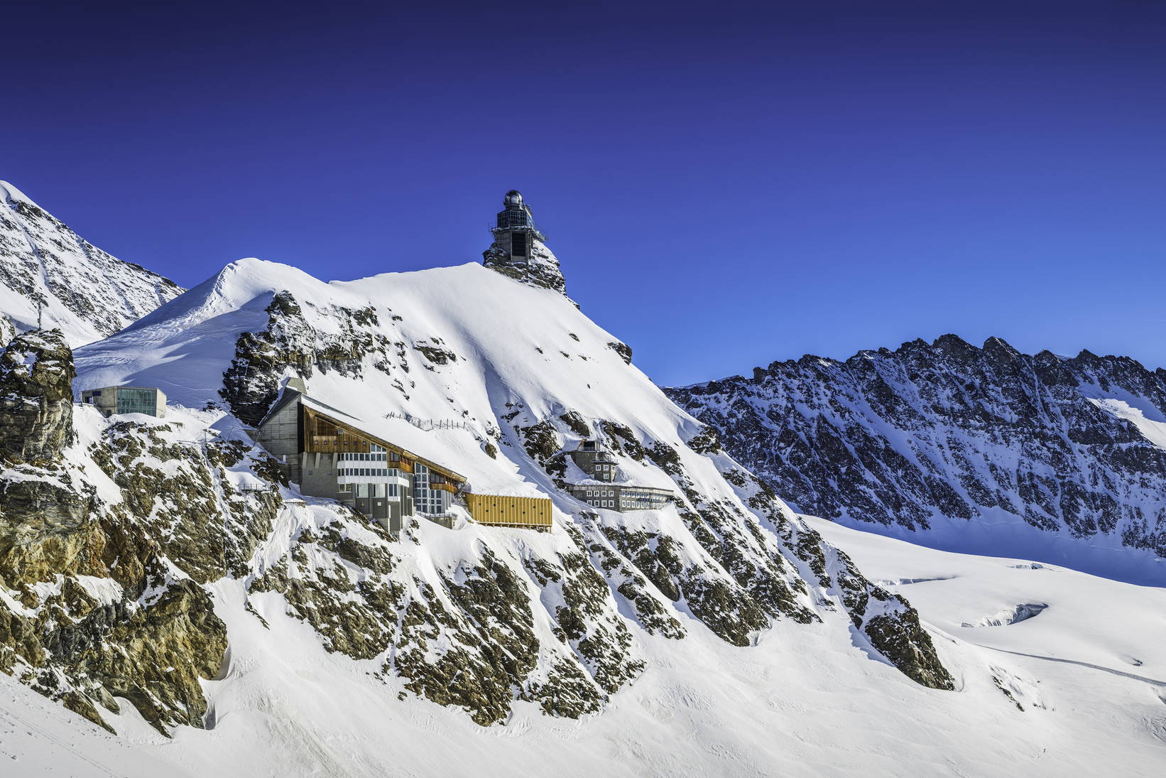 Widok na przełęcz Jungfraujoch w Alpach Berneńskich.