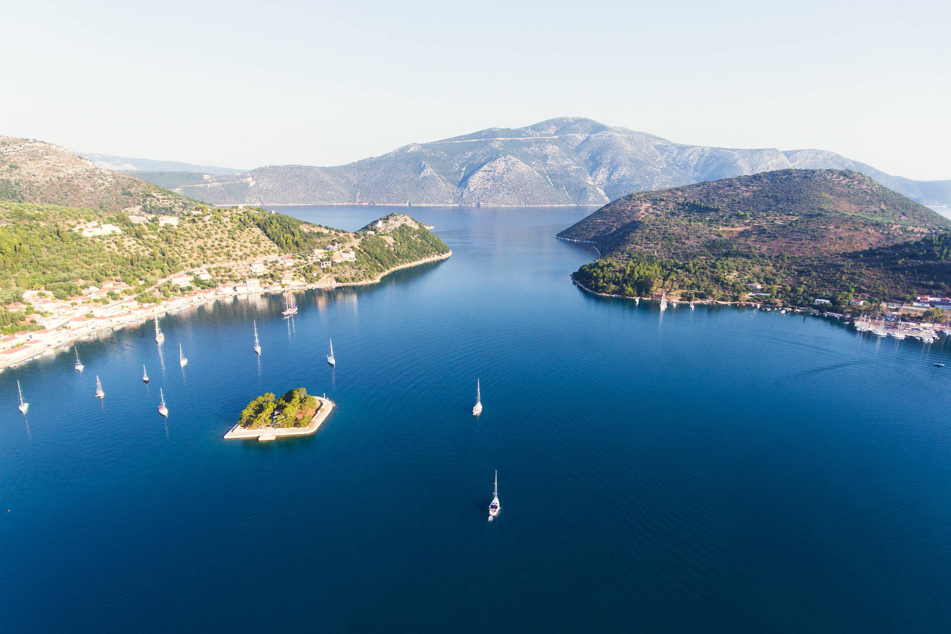 Panorama zatoki Vathy na greckiej wyspie Itaka.