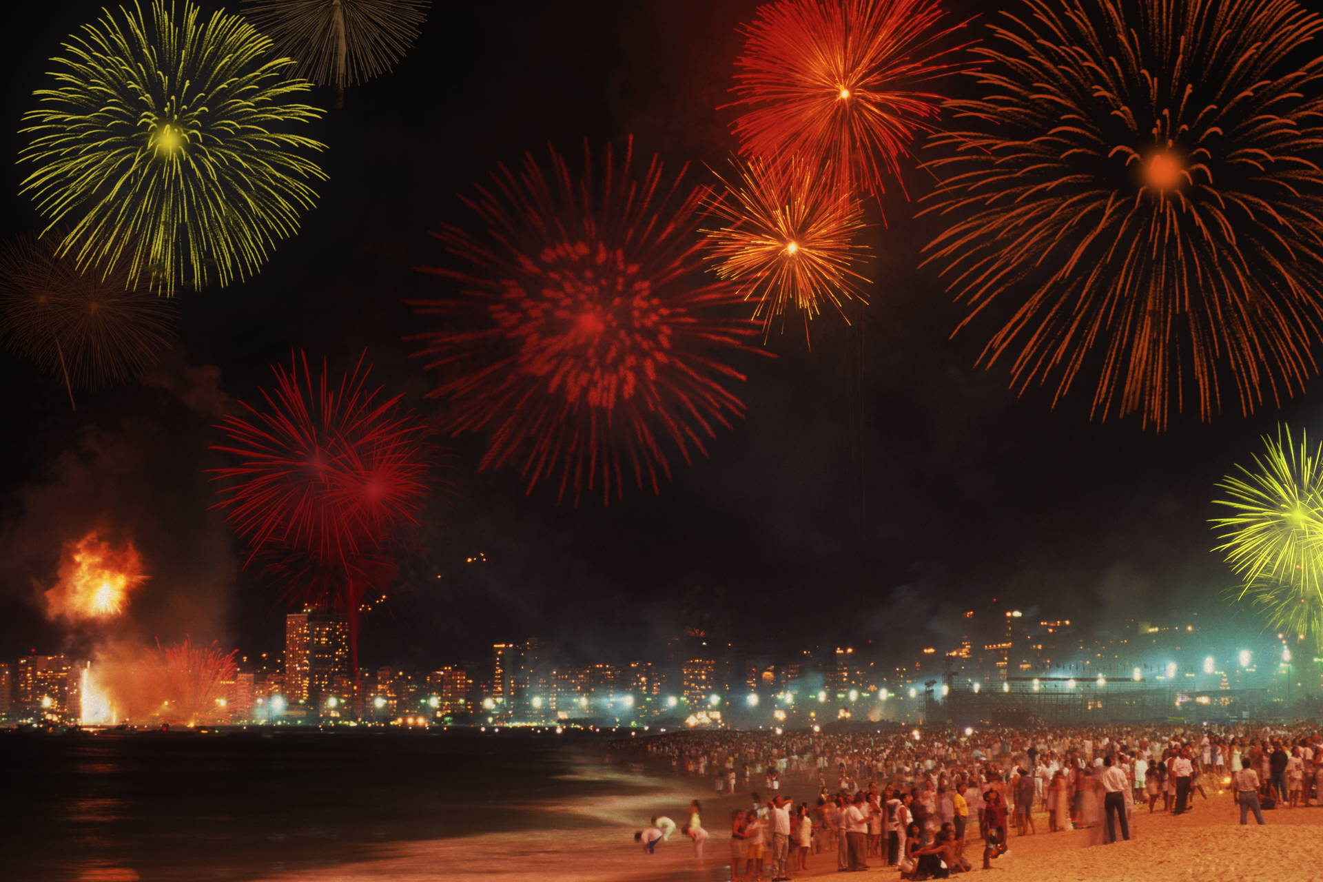 Fajerwerki nad plażą Copacabana w Rio de Janeiro.