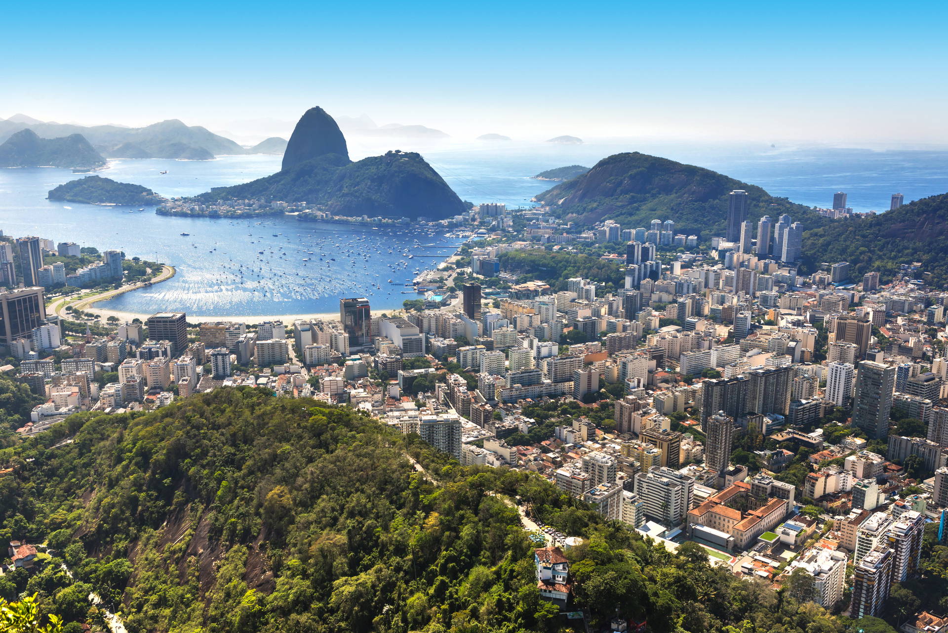 Pejzaż Rio de Janeiro z Głową Cukru w tle.