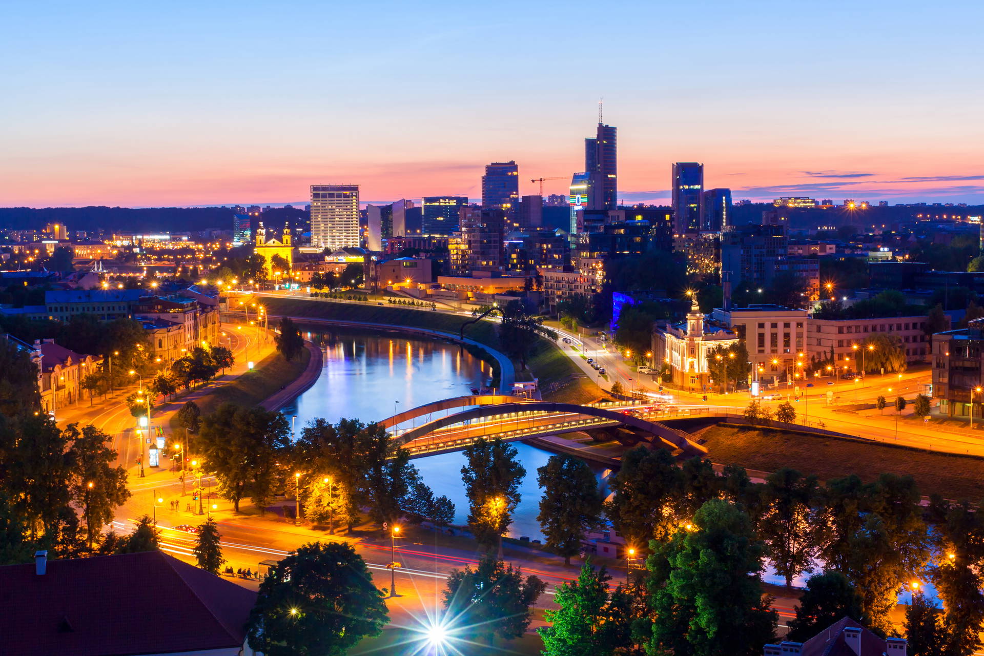 Nocna panorama Wilna.