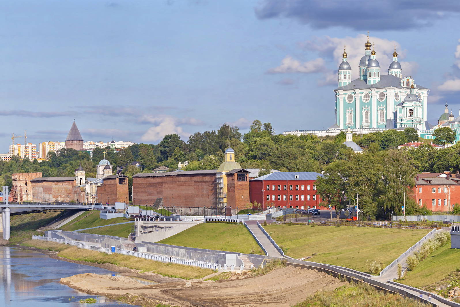 Panorama Smoleńska z rzeką Dniepr i soborem Zaśnięcia Matki Bożej.