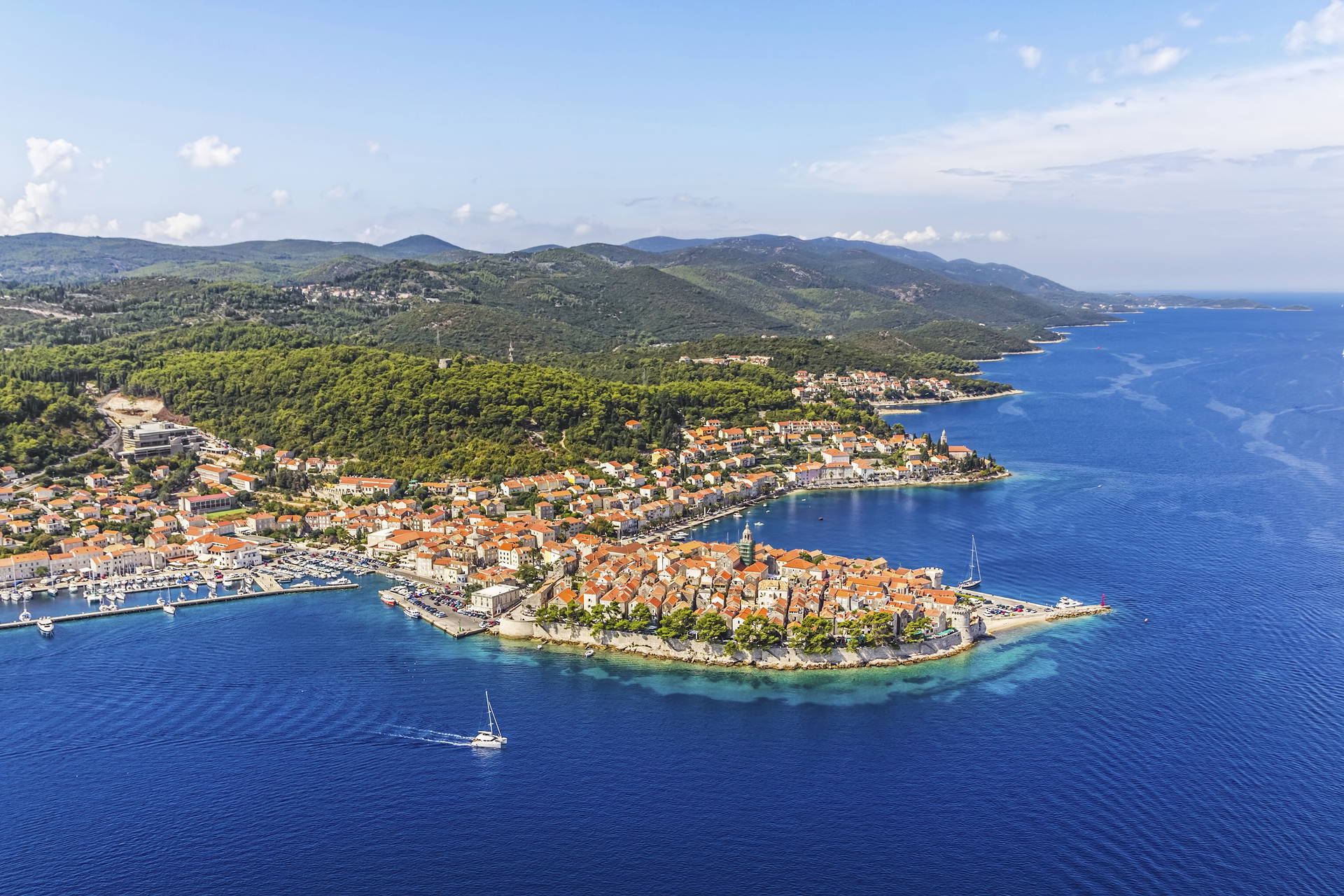 Widok z lotu ptaka na chorwackie miasto Korčula.