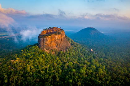 Panorama starożytnej fortecy skalnej Sigiriya na Sri Lance.