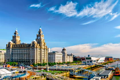 Budynki Royal Liver Building w Liverpoolu.
