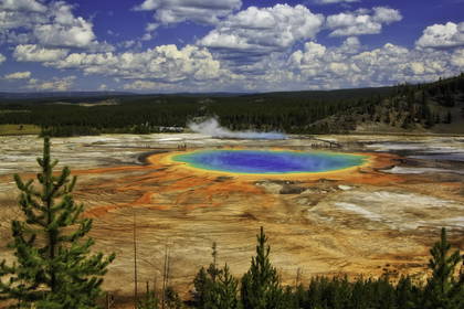 Grand Prismatic Spring w Parku Narodowym Yellowstone.