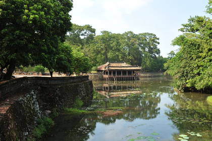 Pawilon Minh Lau w grobowcu cesarza Minh Manga w Huế, Wietnam.