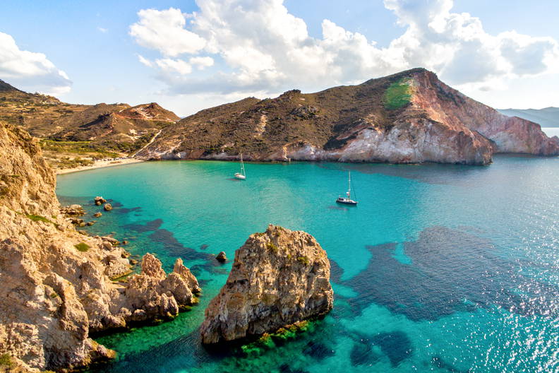 Plaża Paleochori na greckiej wyspie Milos, widok z góry.