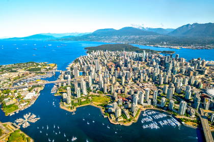Panorama Vancouver w Kanadzie z lotu ptaka.