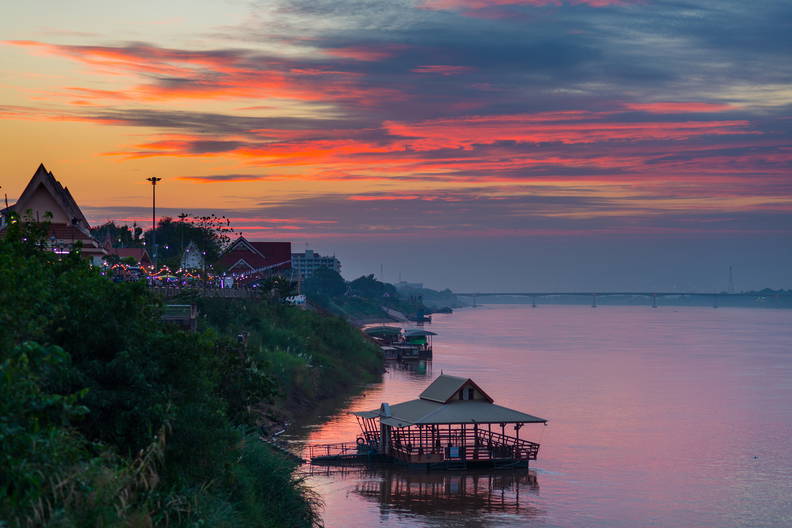 Po obu stronach Mekongu