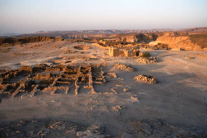 Panorama stanowiska archeologicznego Qumran w Izraelu.