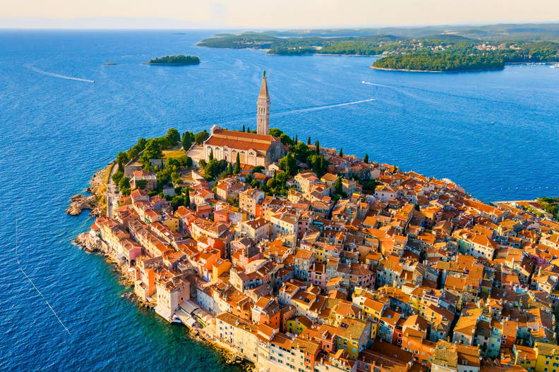 Rovinj w Chorwacji z lotu ptaka.