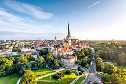 Panorama Starego Miasta w Tallinie.