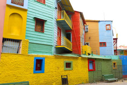 Kolorowe budynki w dzielnicy La Boca w Buenos Aires.