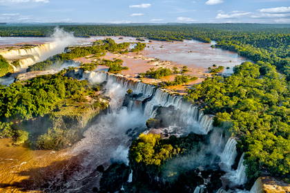 Wodospady Iguazu z lotu ptaka.