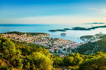 Panorama miasta Hvar w Chorwacji. Widok z lotu ptaka.