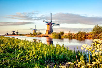 Wiatraki w holenderskim Kinderdijk.