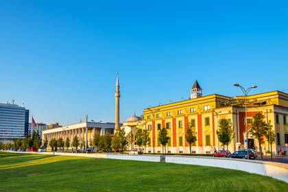 Plac Skanderberga w Tiranie.