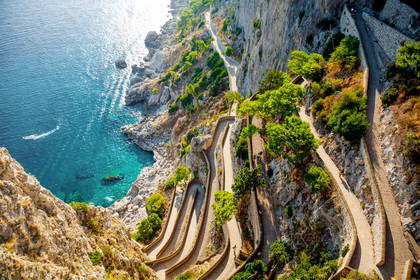 Kręta droga Via Krupp na Capri we Włoszech.