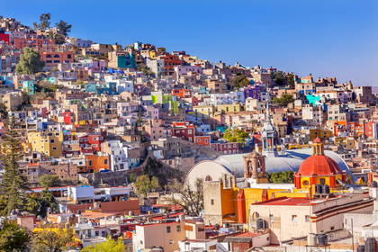 Kolorowe domy w Guanajuato w Meksyku.