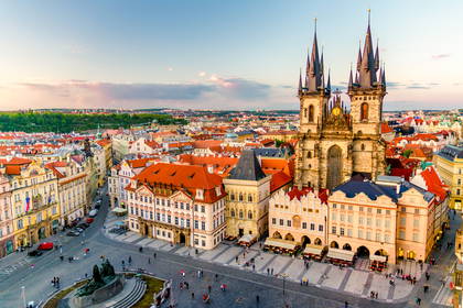 Panorama Pragi z Kościołem Najświętszej Marii Panny przed Tynem.