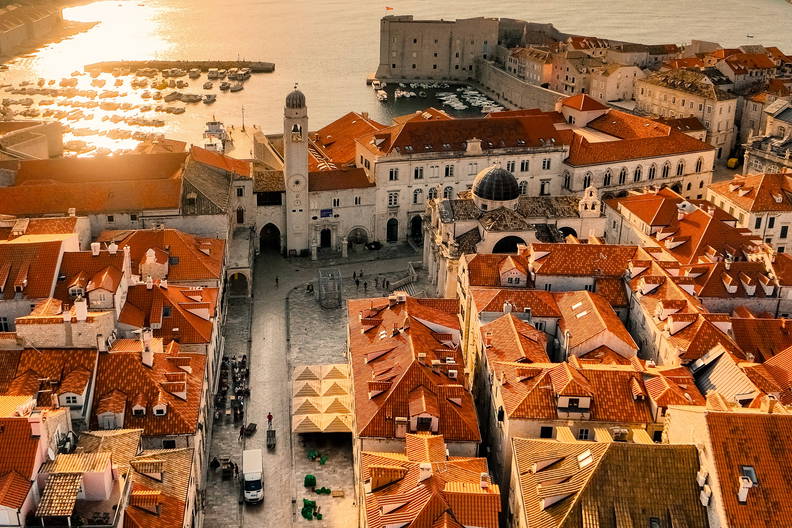 Panorama Starego Miasta w Dubrowniku z lotu ptaka.