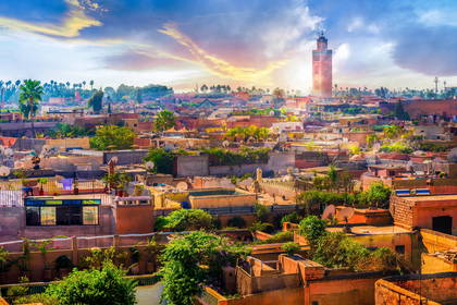 Panorama Marrakeszu z minaretem meczetu Kutubijja.